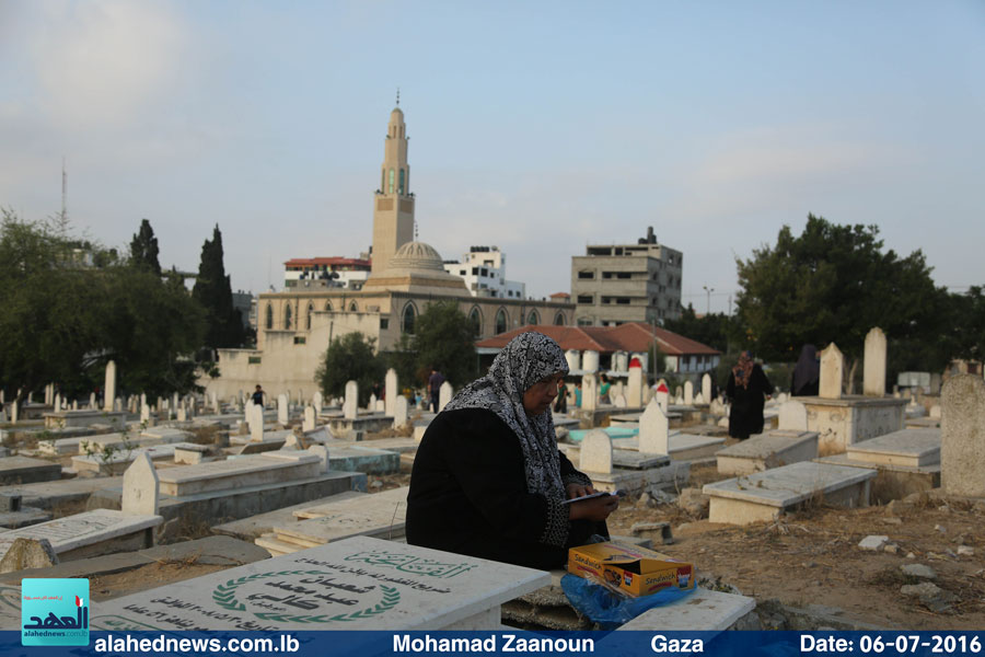 زيارة الشهداء في غزة - عيد الفطر - 06-07-2016